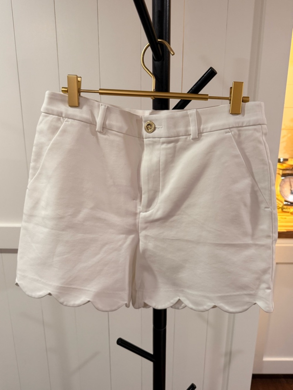 NWT Lilly Pulitzer White Scalloped Hem Bermuda Shorts